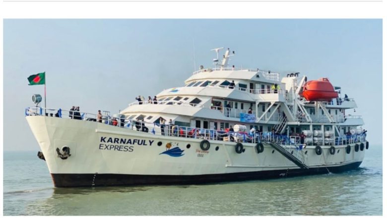 ৪০০ যাত্রী নিয়ে সমুদ্রের মাঝে আটকা পড়েছে ‘কর্ণফুলী’ জাহাজ