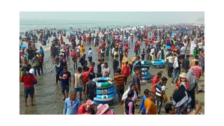 কক্সবাজারে পর্যটকদের ঢল,সুযোগ নিচ্ছে অসাধু ব্যবসায়ীরা