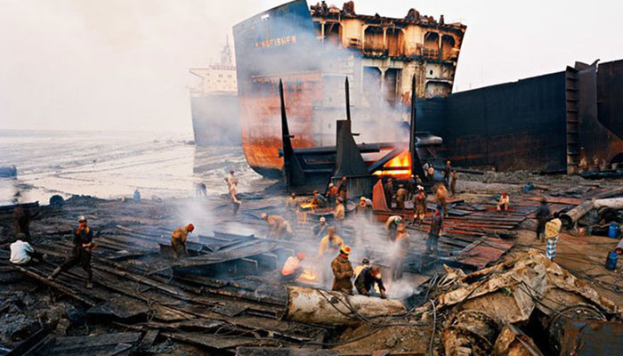 সীতাকুণ্ডে শিপইয়ার্ড বিষ্ফোরণে ৪ শ্রমিক দগ্ধ