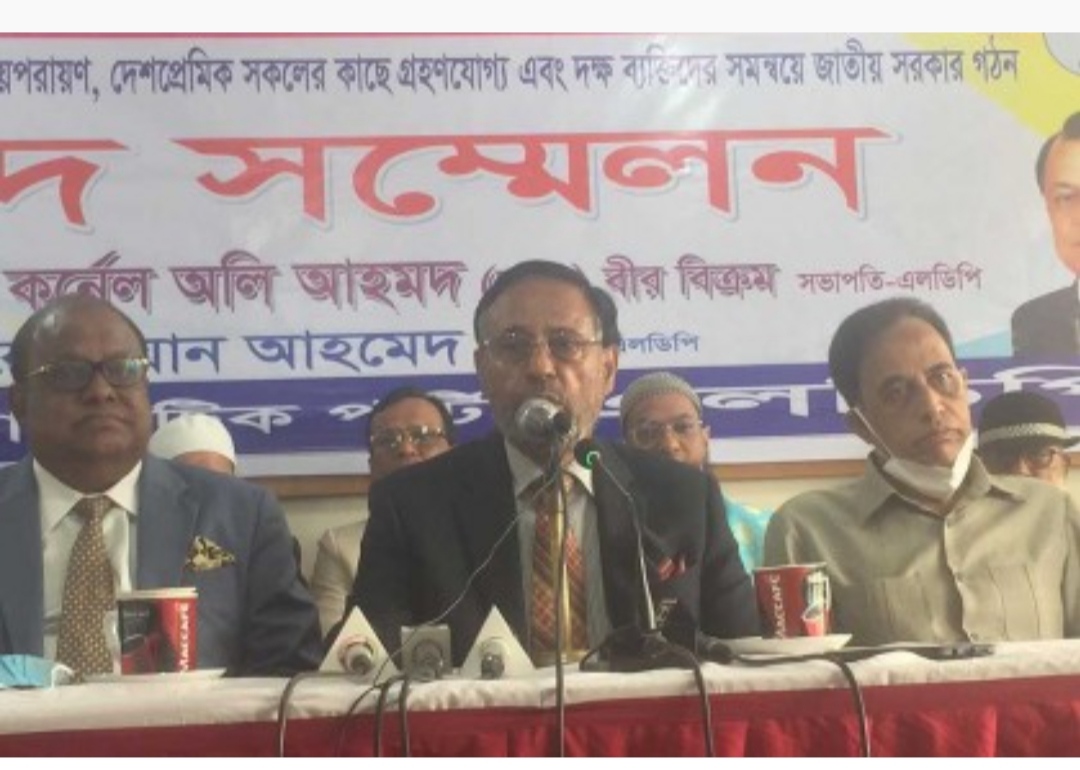 ‘চা খেতে এবং জনগণের টাকা নষ্ট করতে’ বঙ্গভবনে যাবেন  না কর্নেল অলি