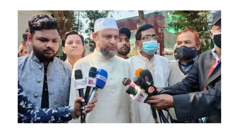 ‘পুলিশ-টুলিশ তাদের কাজ করছে, নৌকার লোকজন কেন্দ্র দখল করেছে’