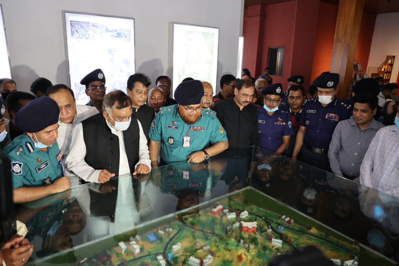 দামপাড়ায় পুলিশ মুক্তিযুদ্ধ জাদুঘরের উদ্ভোধন করেছেন স্বরাষ্ট্রমন্ত্রী