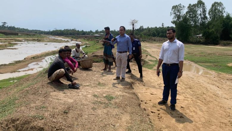 বাঁশখালীতে ৩ বালু খেকো  আটক, জব্দ ২ ট্রাক