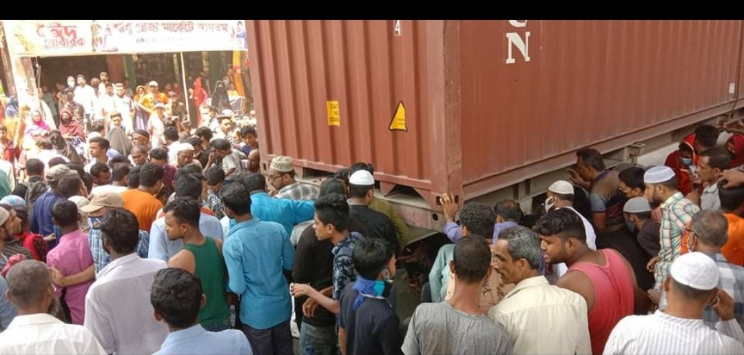 বন্দরটিলায় লরির চাপায় বাবা ছেলের মৃত্যু