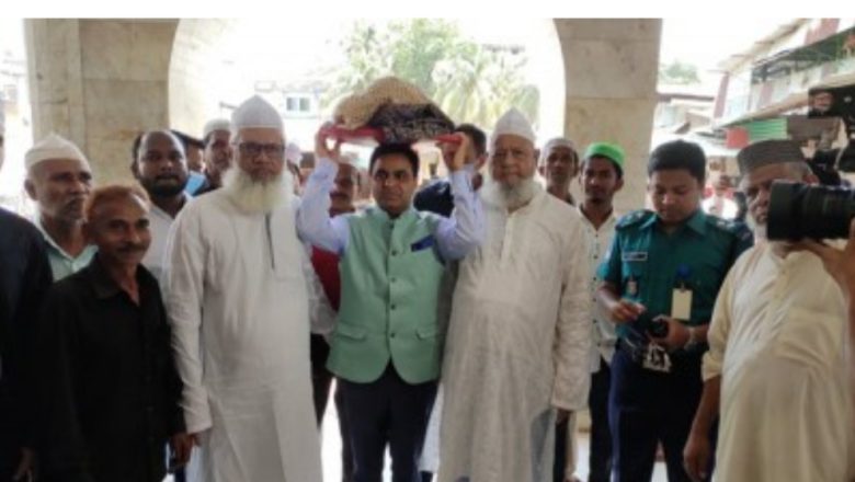 আমানত শাহ’র  মাজারে ভারতীয় সহকারী হাই কমিশনারের নতুন গিলাপ