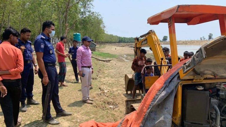 বাঁশখালীতে পাহাড় ও মাটি কাটার বিরুদ্ধে অভিযান, এস্কেভেটর জব্দ