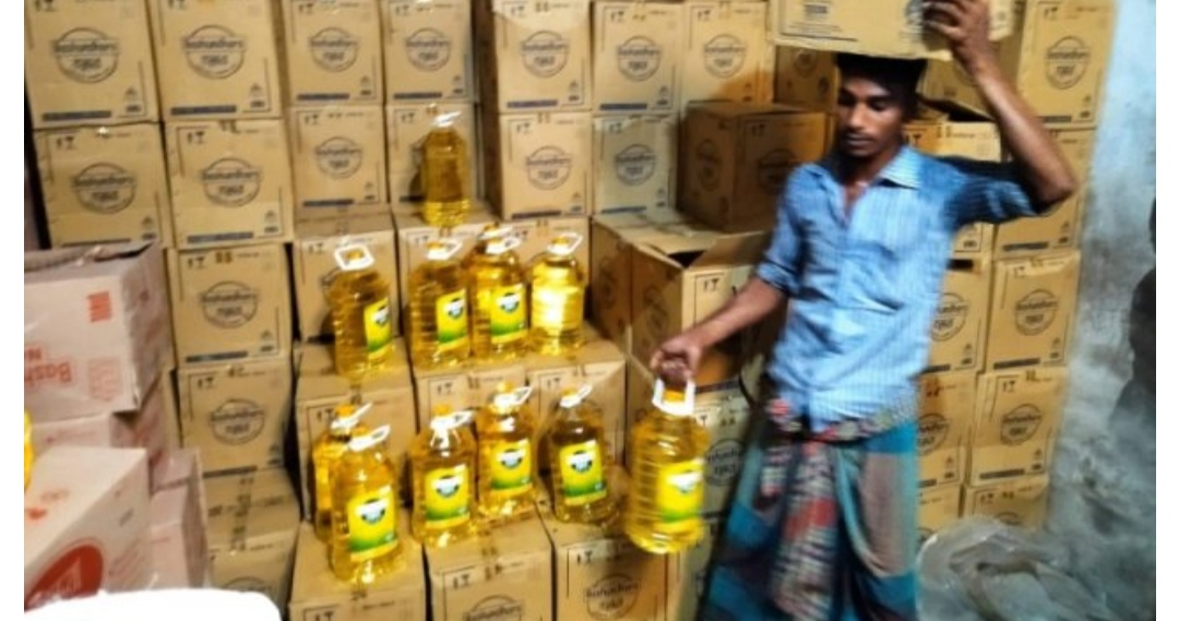 পাহাড়তলীতে মুদি দোকানির গুদামে  ১৫ হাজার লিটার ভোজ্যতেল, ১ লাখ ৭০ হাজার টাকা জরিমানা