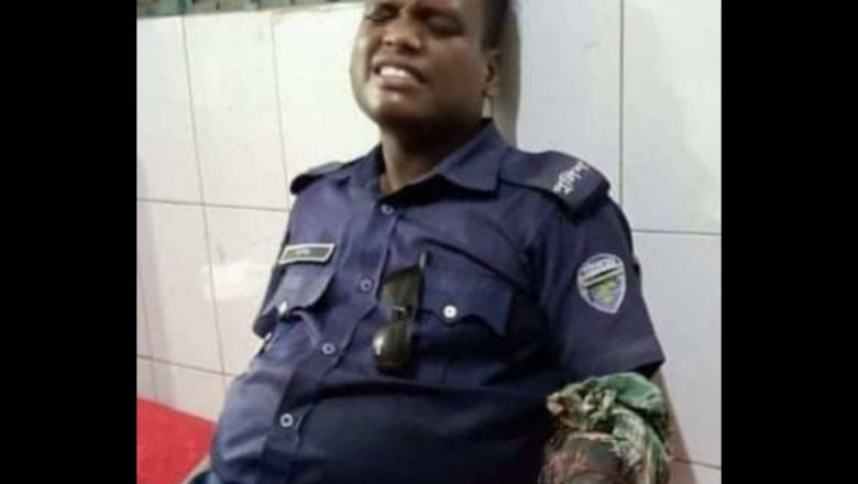 লোহাগাড়ায় আসামীর দায়ের কোপে পুলিশ সদস্যের হাতের কব্জি বিচ্ছিন্ন