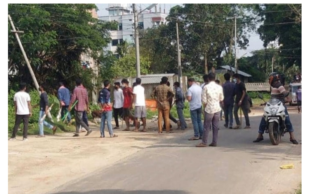 চবিতে  স্থানীয়দের সাথে সংঘর্ষে জড়ালো ছাত্রলীগ