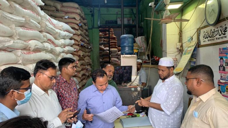 পাহাড়তলীতে চালের ৪ মজুদদারকে জরিমানা,১ আড়তে তালা