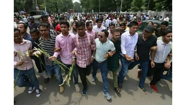 এবার ফুল নিয়ে ঢাবিতে ছাত্রদলের শোডাউন, বাধা দেইনি ছাত্রলীগ