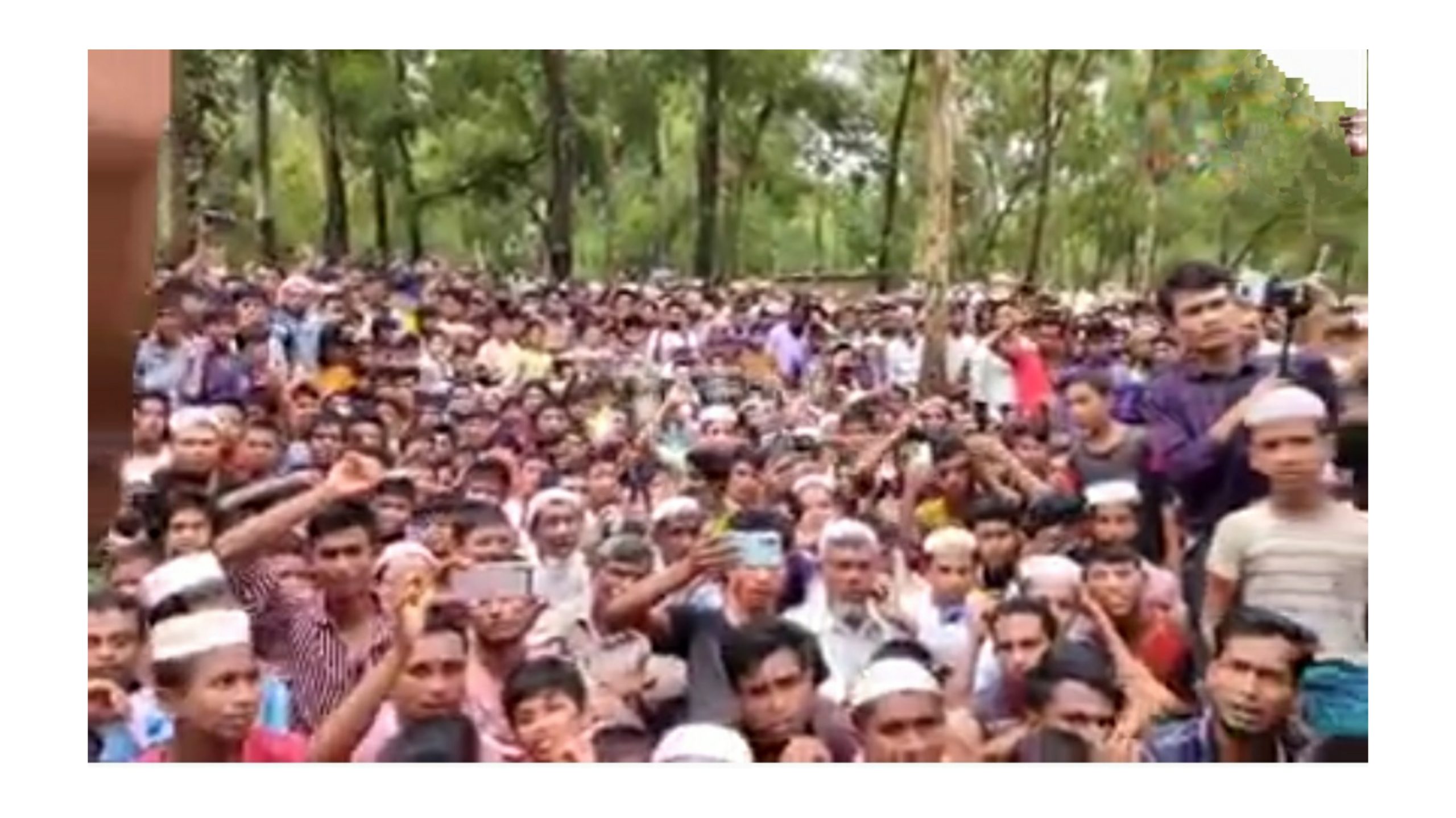 বার্মায় ফিরতে কক্সবাজারে রোহিঙ্গাদের সমাবেশ