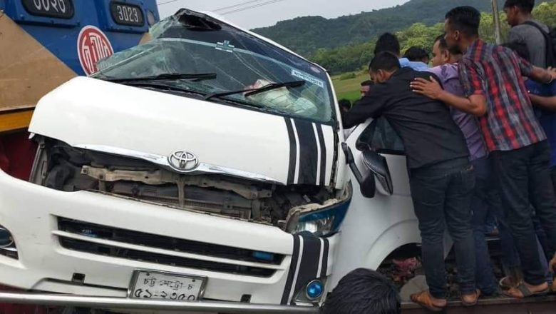 মিরসরাইয়ে ট্রেনে কাটা পড়ে ১১ জনের মৃত্যু