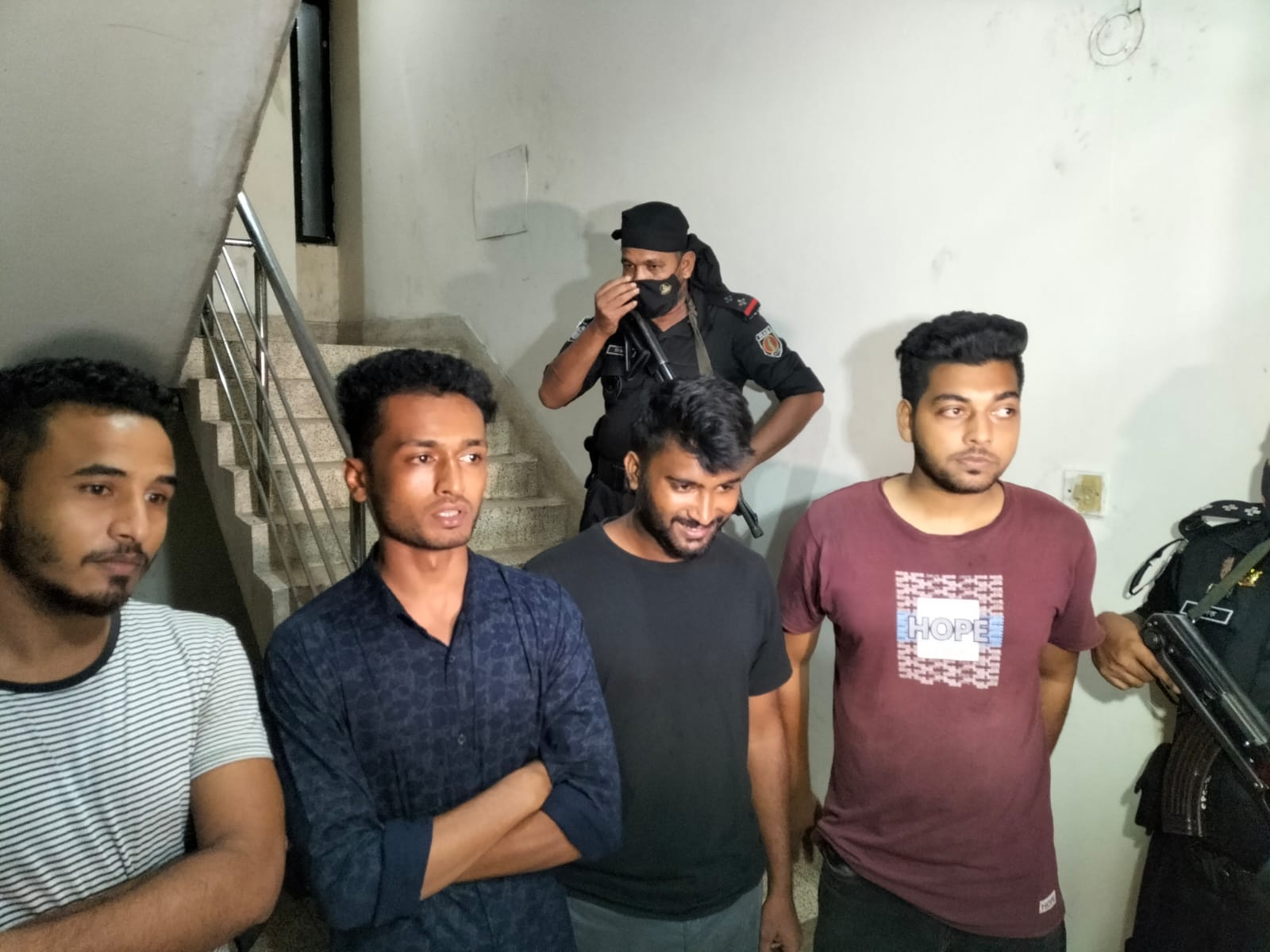 চবিতে ছাত্রীকে বিবস্ত্র করে নির্যাতন করা ৪ ছাত্রলীগ কর্মী আটক