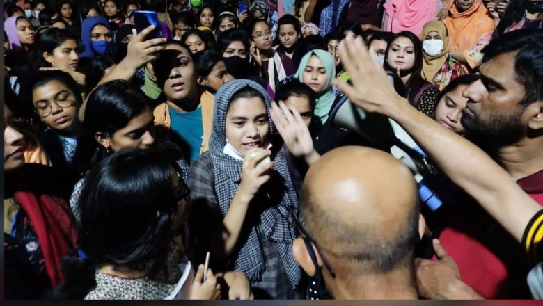 যৌন নিপীড়নের বিরুদ্ধে চবিতে ছাত্রীদের বিক্ষোভ