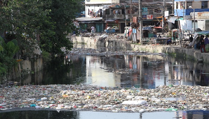 ৫ম তলা থেকে চাক্তাই খালে লাফ দিয়ে মারা গেলেন ২ বন্ধু