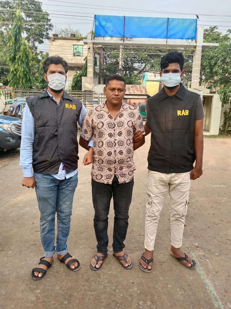 সীতাকুণ্ডে ইউপি সদস্যের ভাই হত্যার প্রধান আসামী আটক