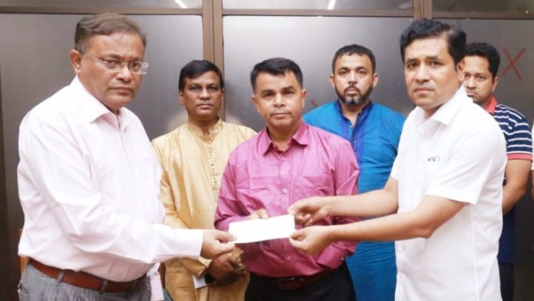 সন্ত্রাসী হামলায় হাত হারানো সিরাজুলকে প্রধানমন্ত্রীর ১০ লক্ষ টাকা