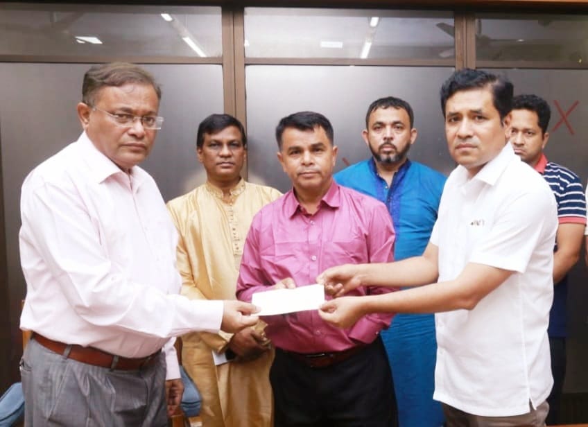 সন্ত্রাসী হামলায় হাত হারানো সিরাজুলকে প্রধানমন্ত্রীর ১০ লক্ষ টাকা