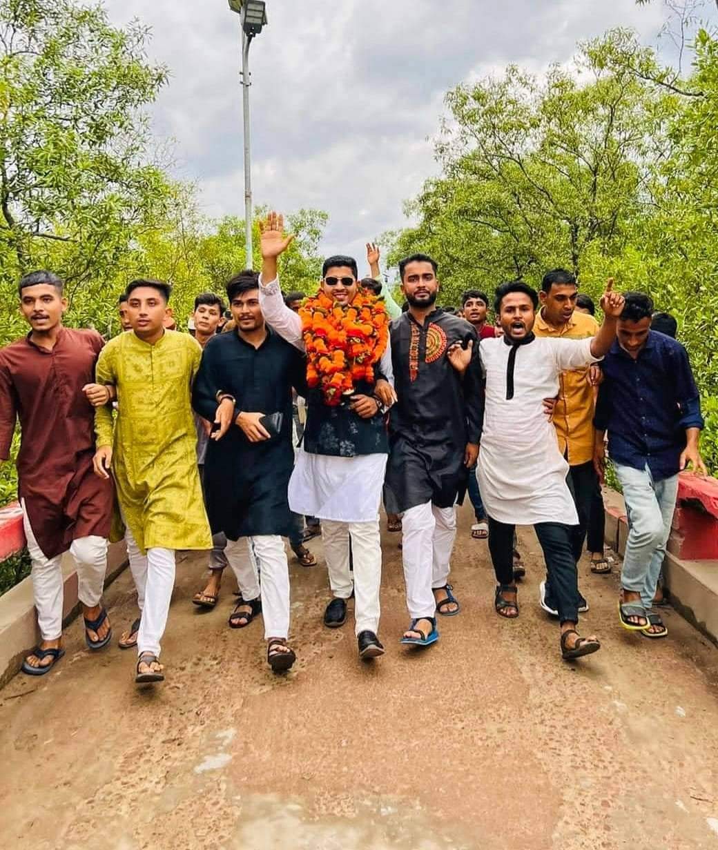 মহেশখালীতে ছাত্রলীগ নেতা মাহফুজের গণসংবর্ধনা