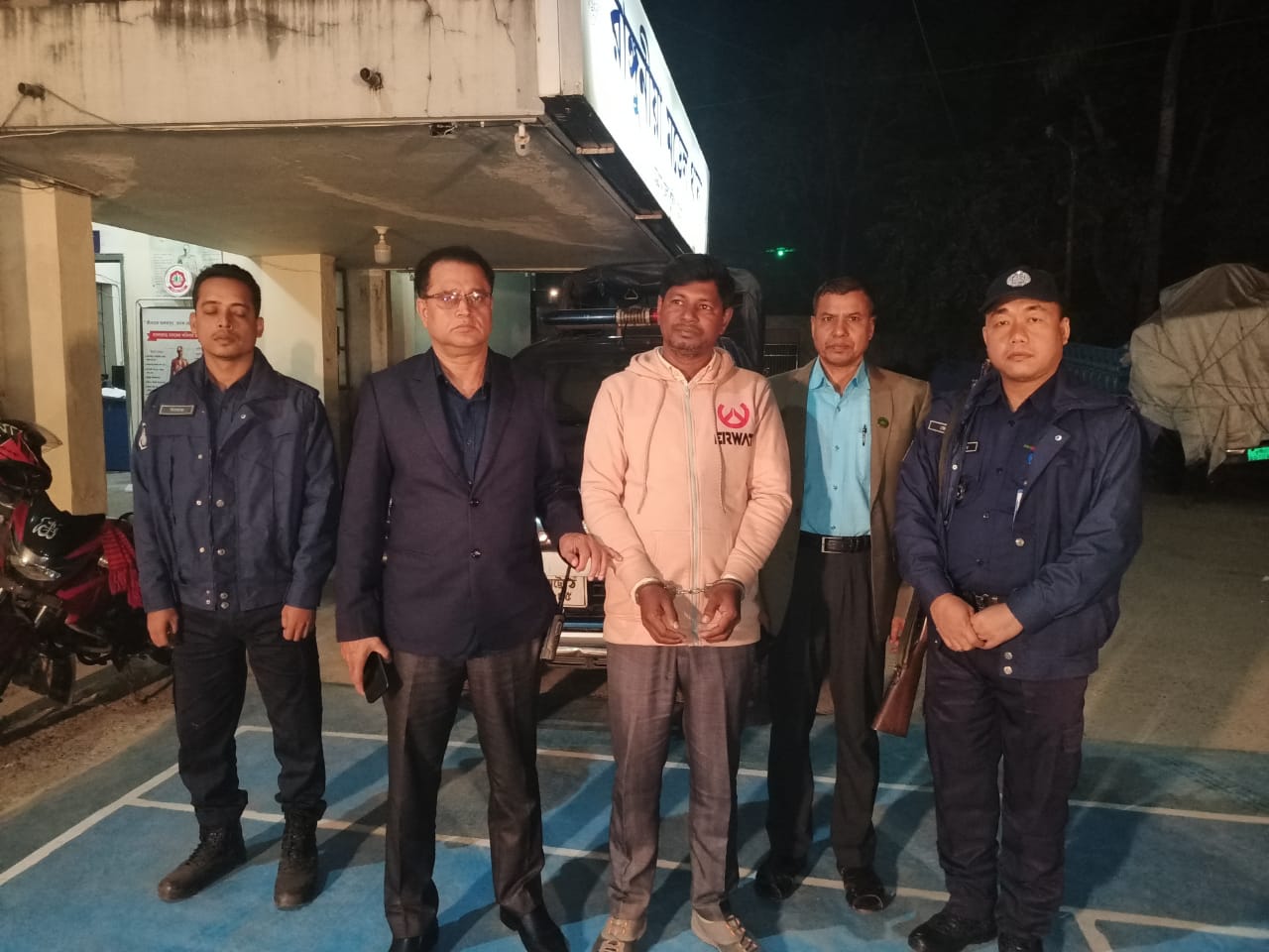 সাংবাদিক আবু আজাদের উপর হামলাকারী এক সন্ত্রাসী আটক