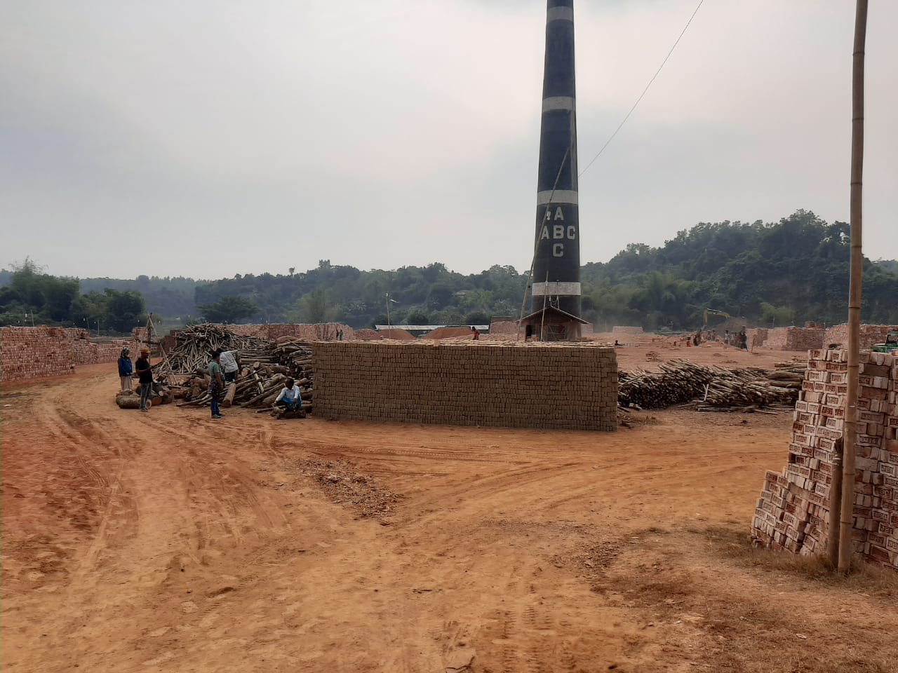 রাঙ্গুনিয়ায় দেড় শতাধিক অবৈধ ইটভাটা, দেখার  নেই কেউ