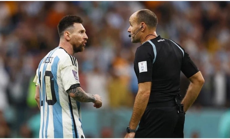 রেফারি আন্তনিও’র উপর ক্ষেপলেন মেসিরা