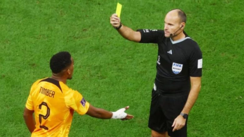 এবার নিজেই লাল কার্ড খেয়ে বসলেন আর্জেন্টিনা -নেদারল্যান্ডস ম্যাচের সেই রেফারি