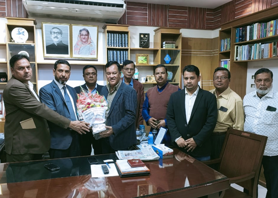 নবাগত ডিসির সাথে চট্টগ্রাম সড়ক পরিবহন মালিক গ্রুপের সৌজন্যে সাক্ষাৎ