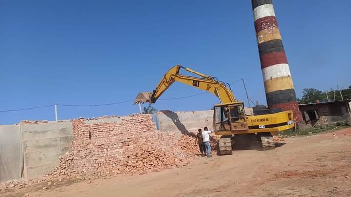 সাংবাদিক নির্যাতন: রাঙ্গুনিয়ার সেই অবৈধ ইটভাটা গুড়িয়ে দিল প্রশাসন