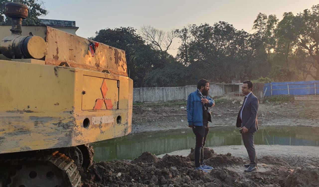 হাটহাজারীতে পুকুর ভরাট করতেই হাজির ম্যাজিস্ট্রেট, লাখ টাকা জরিমানা