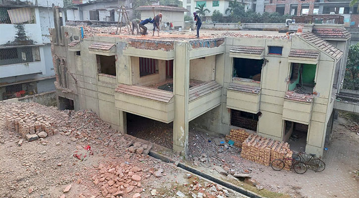 এরশাদ শিকদারের বিলাসবহুল বাড়ি ‘স্বর্ণকমল’ ভেঙে ফেলা হচ্ছে