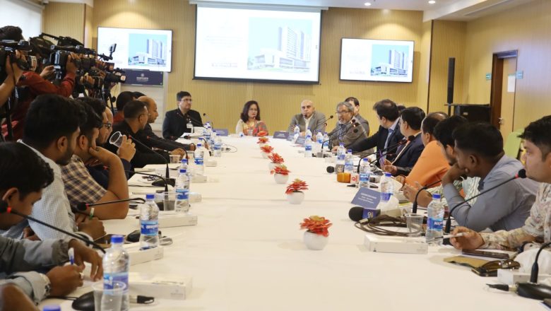 চট্টগ্রাম এভারকেয়ারে ‘চিকিৎসার জন্য বিদেশ কেন’ শীর্ষক গোলটেবিল বৈঠক অনুষ্ঠিত