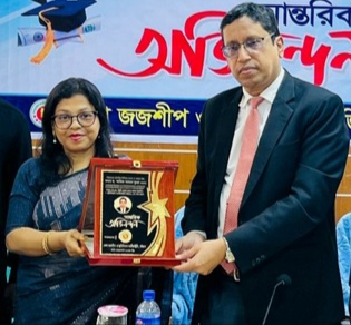 চট্টগ্রামের সিনিয়র জেলা জজ আজিজ আহমেদ ভূঞা’র  ডক্টরেট ডিগ্রি অর্জন