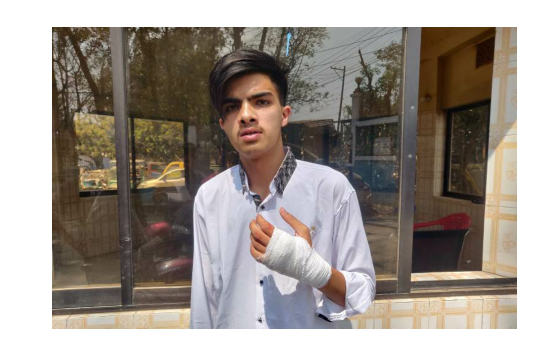 লোহাগাড়ায় কলেজছাত্রকে ছুরিকাঘাত করে মোবাইল-টাকা ছিনিয়ে নিলো কিশোর গ্যাং