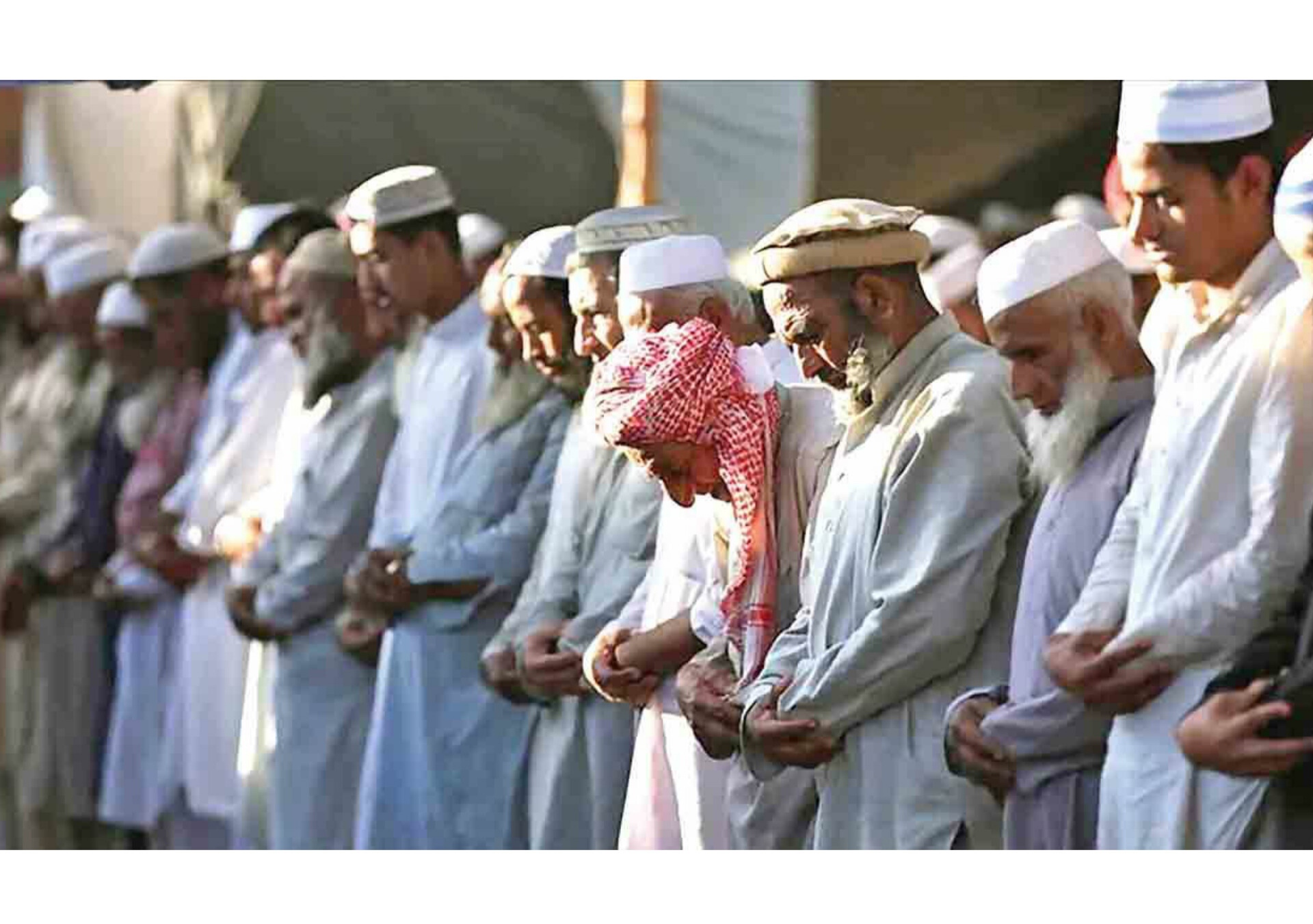 সৌদি আরবের সাথে মিল রেখে সাতকানিয়ার মির্জারখীল দরবার অনুসারীদের আজ রোজা