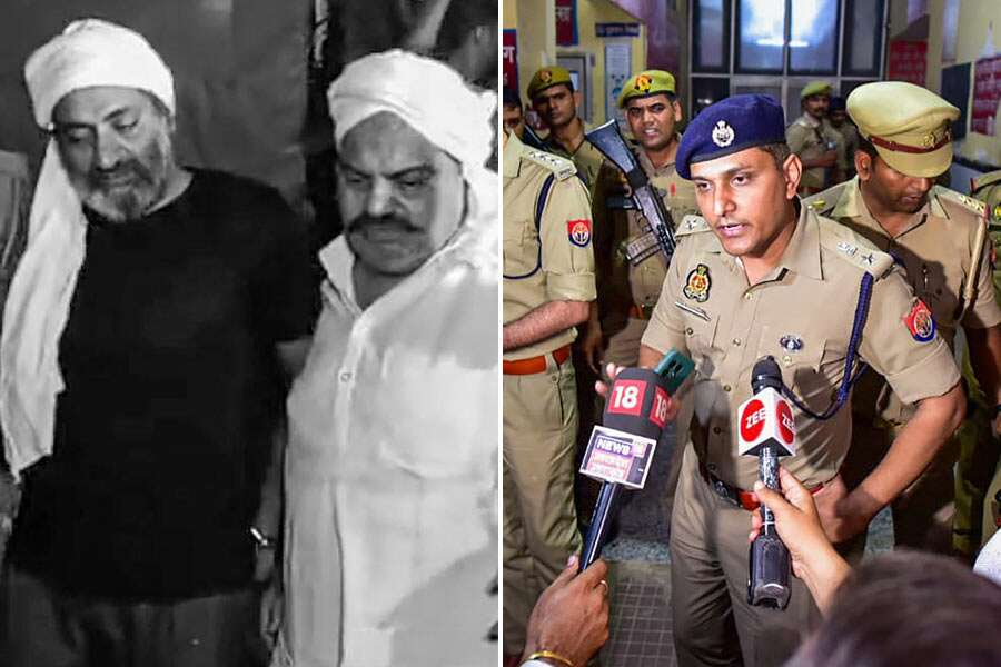 ভারতে পুলিশ পাহারায় দুই মুসলিম রাজনীতিবিদকে গুলি করে হত্যা