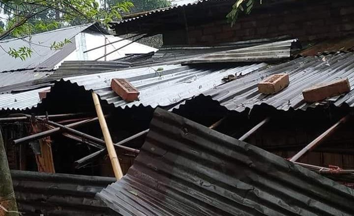 রাঙ্গুনিয়ায় হঠাৎ কালবৈশাখী ঝড়, লণ্ডভণ্ড ঘরবাড়ি ও ইটভাটা