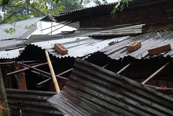 রাঙ্গুনিয়ায় হঠাৎ কালবৈশাখী ঝড়, লণ্ডভণ্ড ঘরবাড়ি ও ইটভাটা