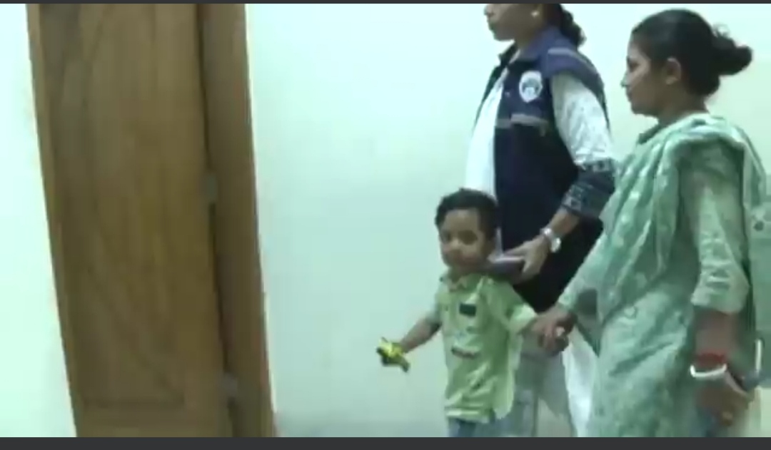 প্রতিবেশীদের ধর্ষণ  মামলায় ফাঁসিয়ে ১০ বছর ধরে প্রেমিকের সঙ্গে সংসার করছেন আনোয়ারার তরুণী