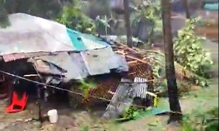 সেন্টমার্টিন- টেকনাফে মোখা’র তান্ডব চলছে