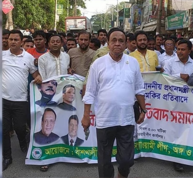 এবার  প্রকাশ্যে অস্ত্র হাতে মিছিলে বাঁশখালীর এমপি মোস্তাফিজ