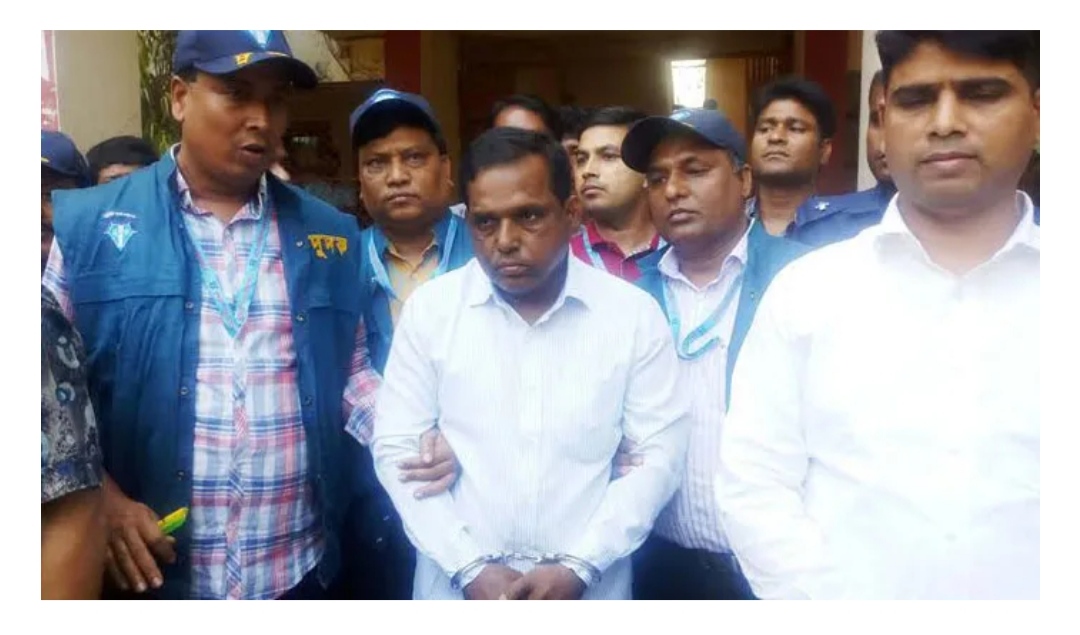 শিক্ষিকাকে বদলি করতে ঘুষ আদায়, ফটিকছড়ির সাবেক শিক্ষা কর্মকর্তার আড়াই বছর জেল