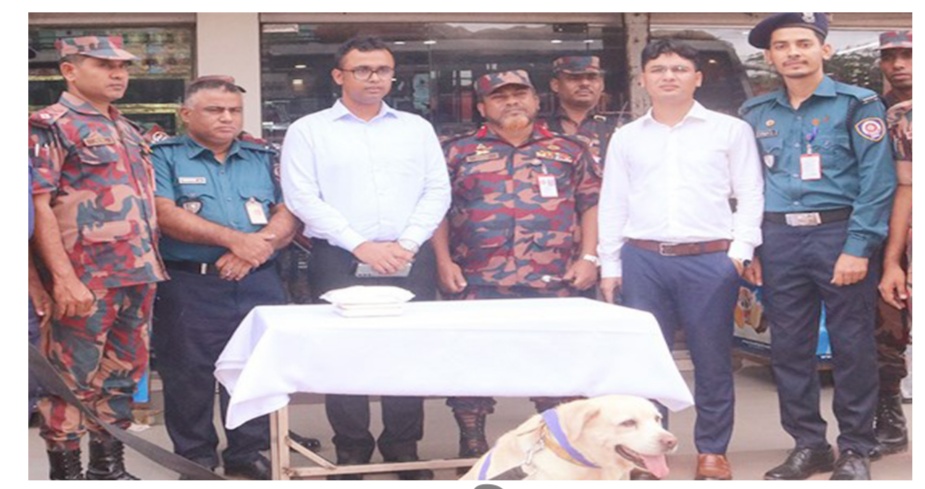 সীতাকুণ্ডে বাসে ক্রিস্টাল মেথ খুঁজে বের করলো কুকুর