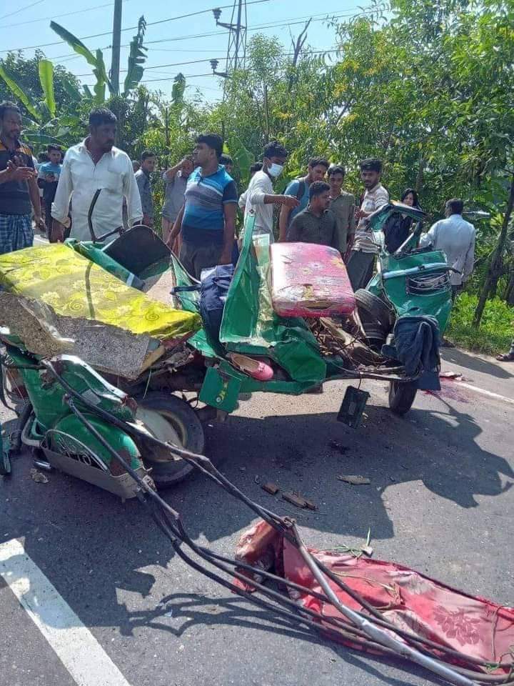 হাটহাজারী চট্টগ্রাম-খাগড়াছড়ি মহাসড়কে সিএনজি ও বাস সংঘর্ষ,৭ জন নিহত