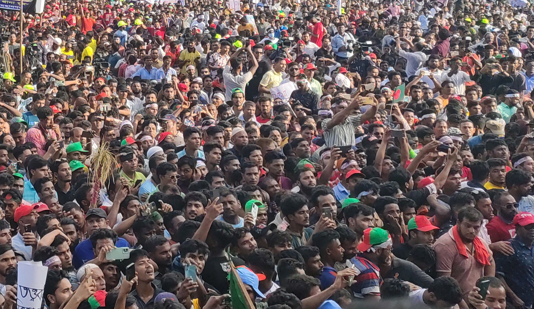 দেশের  জনসংখ্যা ১৬ কোটি ৯৮ লাখ