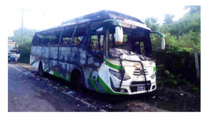 রাঙ্গুনিয়ায় বাস পুড়াল দুর্বৃত্তরা