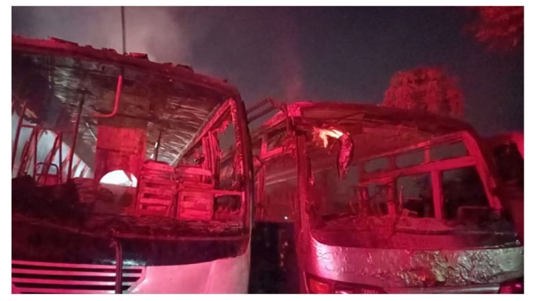 রাজধানীতে ২ বাসে আগুন