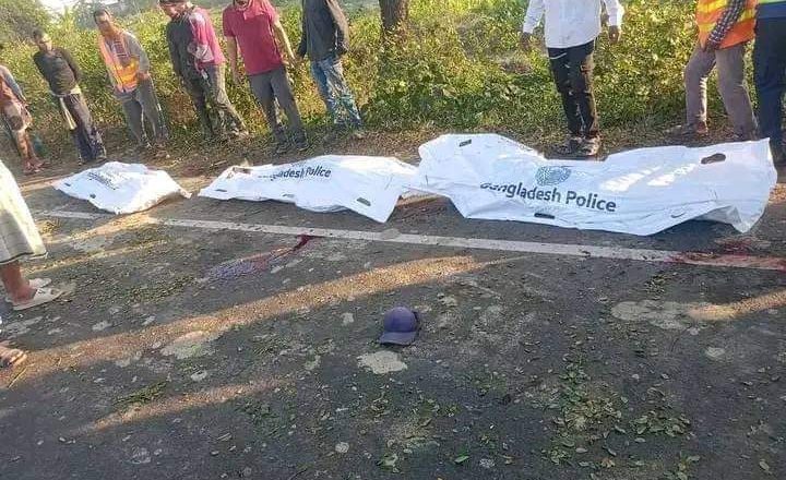 মীরসরাইয়ে লরিচাপায় ৩ শ্রমিকের মৃত্যু