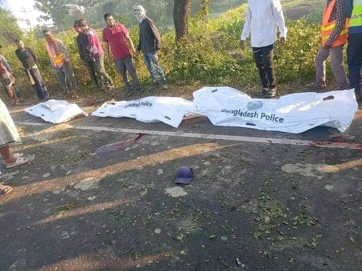 মীরসরাইয়ে লরিচাপায় ৩ শ্রমিকের মৃত্যু